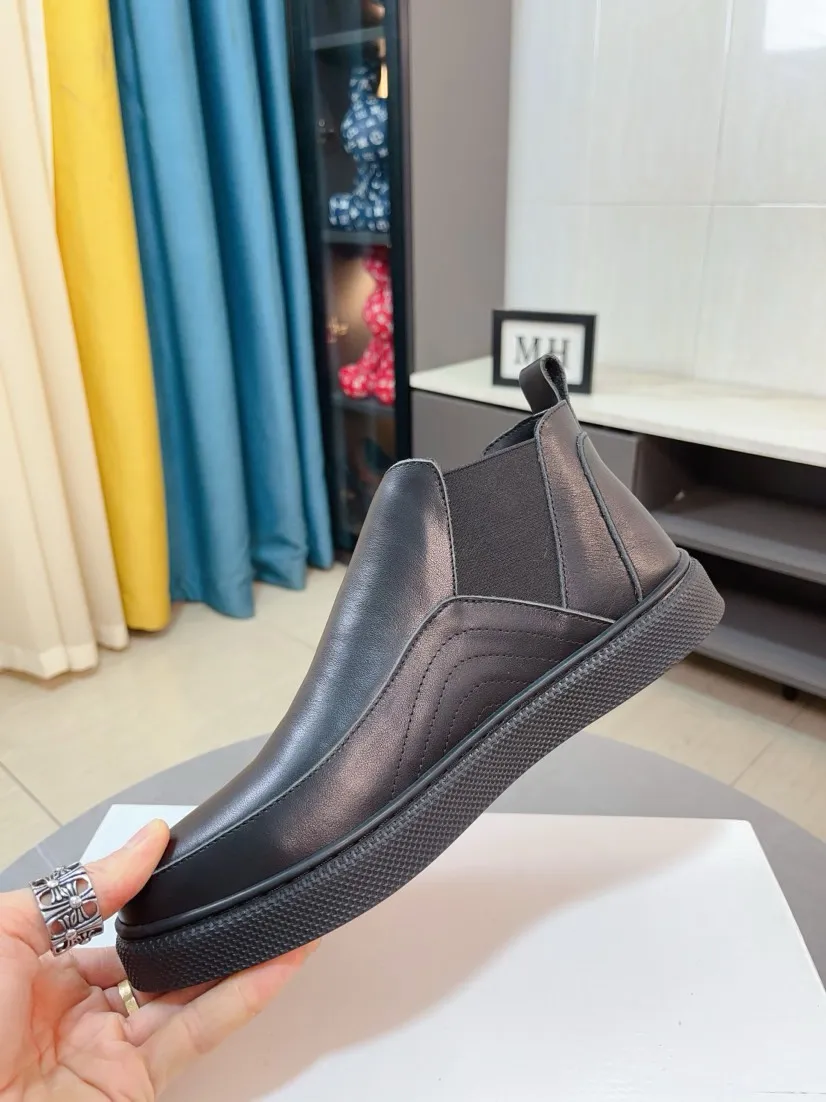 Men's shoes 💰440🌹🌹 [Prada] New high-top men's shoes for the Milan show are out, official website new model: 1 production 🔺original version, continuing the charm inheritance, innovation and tribute ⚫️Young and fashionable you must have 🎗movable feet and no smelly feet; imported cowhide mesh with wear-resistant rubber soles; suitable for all seasons, fashionable and versatile. Code number:38-44